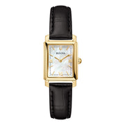 Bulova Sutton Tank 97L173 con cassa oro giallo e quadrante madreperla bianca.
